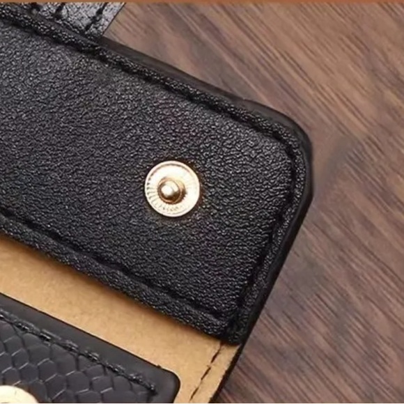 Elegant Green - Luxury Card Holder ( Short Walet ) - Picture 10 of 14